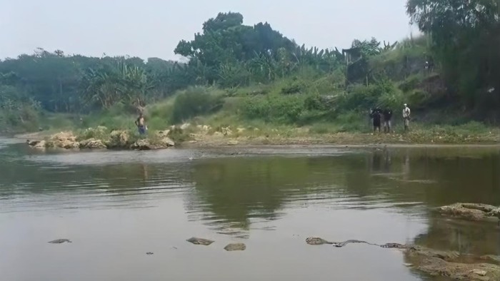 Sungai Cileungsi, Gunung Putri, Kabupaten Bogor (Solihin/detik)