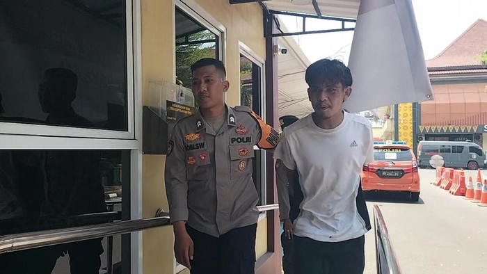 Tersangka tindakan asusila terhadap petugas tiket LRT di Palembang