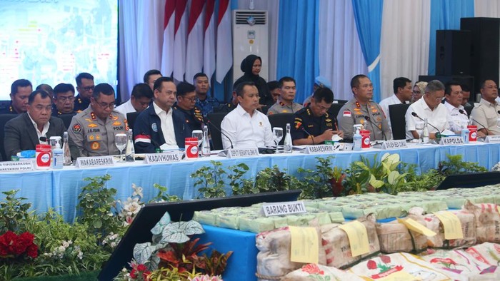 Tim gabungan menggagalkan kapal penyelundup 800 kilogram ketamin di Perairan Anambas, Kepulauan Riau