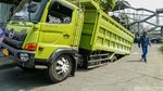 Truk Terperosok, Satu Lajur Jalan Terganggu