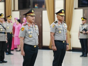 Wakapolda Metro Jaya Dekananto Kini Bintang 2, Ini Rekam Jejaknya di Jatim
