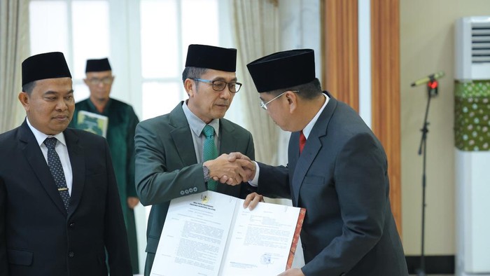 Wali Kota Palembang Ratu Dewa melantik Sulaiman Amin sebagai Penjabat (Pj) Sekretaris Daerah (Sekda) Kota Palembang