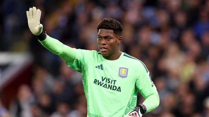 BIRMINGHAM, ENGLAND - AUGUST 31: Zion Suzuki of Aston Villa reacts during the Premier League 2026/27 match between Aston Villa FC and Arsenal FC at Villa Park on August 31, 2026 in Birmingham, England. (Photo by Carl Recine/Getty Images)