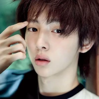 Satu lagi personel CORTIS yang mencuri atensi dengan paras tampannya. Juhoon bahkan sudah lebih dulu eksis sebagai model cilik saat SD. Foto: Instagram