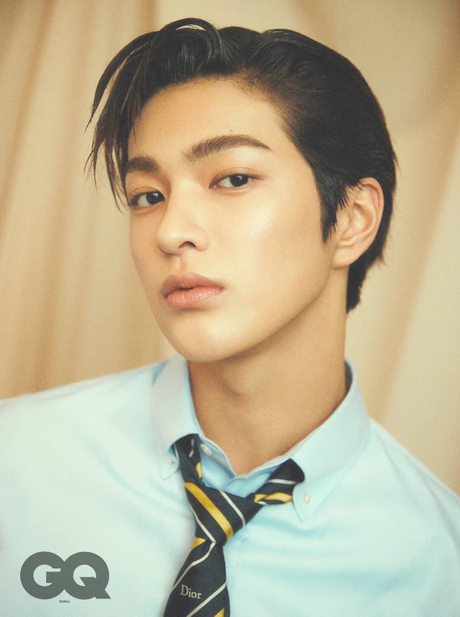 Personel termuda CORTIS, Keonho menjadi sorotan publik dengan paras tampannya. Di usianya yang menginjak 17 tahun, ia memancarkan pesona manis dan terlihat polos bak bayi. Ia pun memenangkan voting idol pria paling tampan menurut remaja Korea. Foto: Instagram
