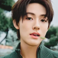 Di urutan kedua, ada personel CORTIS lainnya Seonghyeon yang viral karena pesonanya saat bangun tidur. Aura flower boy-nya membuat fans meleleh. Foto: Instagram