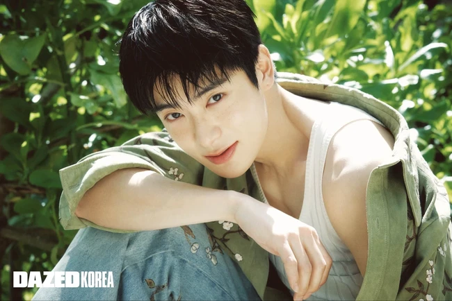 Tak hanya memiliki proporsi wajah simetris, Jaehyun NCT juga punya bentuk tubuh tinggi dan atletis. Idol yang lahir bertepatan dengan Hari Valentine ini membuat remaja Korea tergila-gila. Foto: Instagram