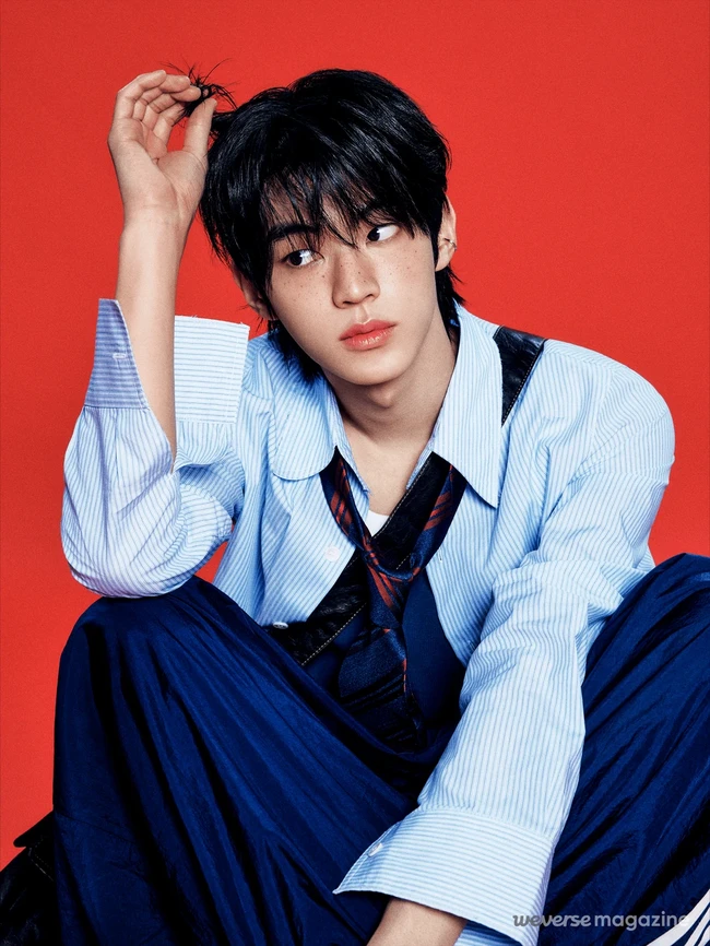 Istilah pretty boy disematkan kepada Dohoon TWS. Ia memiliki proporsi wajah yang sangat kecil, terlihat tampan dengan makeup maupun tanpa makeup. Foto: Instagram