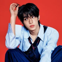 Istilah pretty boy disematkan kepada Dohoon TWS. Ia memiliki proporsi wajah yang sangat kecil, terlihat tampan dengan makeup maupun tanpa makeup. Foto: Instagram