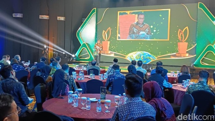 Anugerah Ekonomi Hijau-Jumhur Hidayat