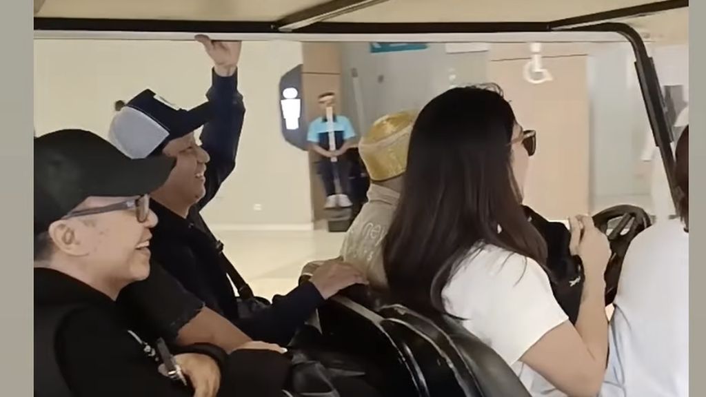 Ari Lasso Cerita Kondisi di Pesawat Garuda Pecah Ban Saat Take Off dari Jakarta