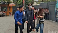 Didampingi pengacara, keduanya lebih dulu akan masuk ke dalam ruangan mediasi.  Foto: Febri/detikhot