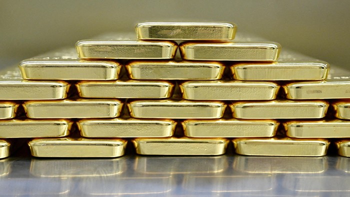 Sebagian besar emas tersebut dijual di New York lalu dibeli kembali di London. Namun, lebih dari 27 ton emas juga dipindahkan secara fisik ke Inggris (Reuters)