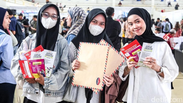 Berburu Lowongan Kerja di Ragunan, Career Fest Jadi Harapan Calon pekerja mengunjungi Jakarta Selatan Career Fest & Bazaar di Balai Prajurit Ragunan, Jakarta Selatan, Kamis (3/9/2026). Job fair ini mempertemukan pencari kerja dengan perusahaan.