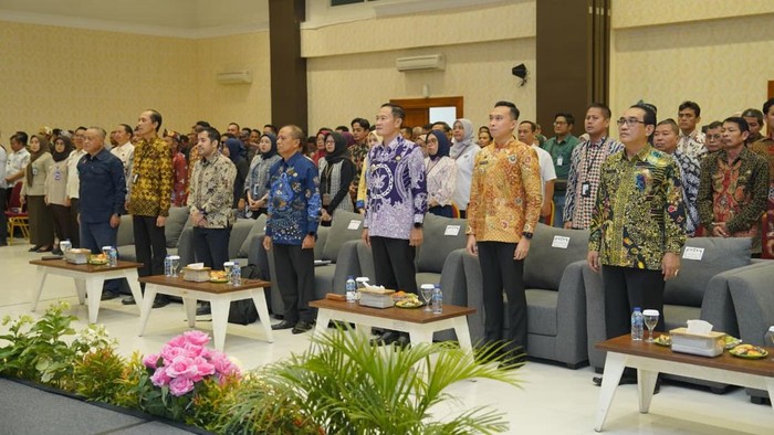 Bupati Lamongan, Yuhronur Efendi bersama jajaran dalam acara High Level Meeting (HLM) ETPD 2026 yang digelar di Aula Gadjah Mada, Gedung Pemkab Lamongan