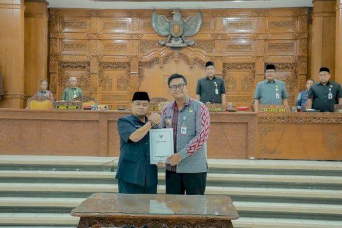 Bupati Sampaikan Raperda Perubahan APBD Klaten untuk Respon Perkembangan