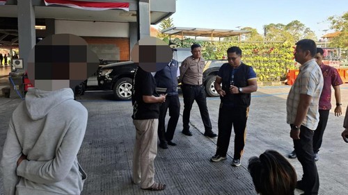 Petugas terminal dan polisi saat menindak oknum calo di Terminal Mengwi, Badung, beberapa waktu lalu. (Istimewa)