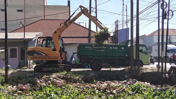 Capaian normalisasi sungai di Sidoarjo.
