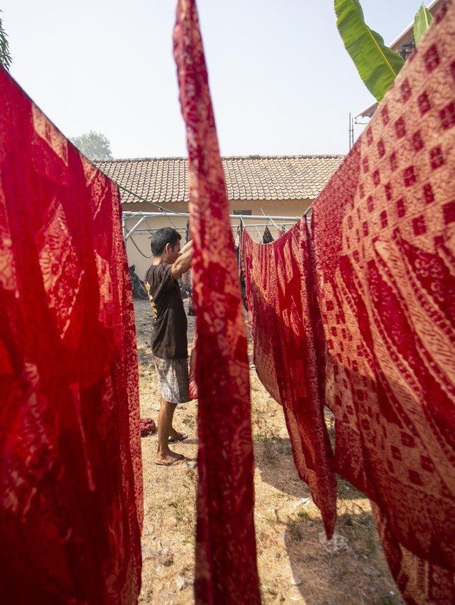 Dari Kotoran Sapi Jadi Energi, UMKM Batik Cirebon Beralih ke Biogas
