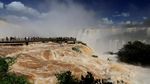 Debit Air Terjun Iguazu Meningkat, Wisatawan Justru Ramai Mendekat