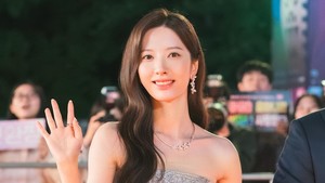 Bona atau Kim Ji Yeon memerankan karakter bernama Yoon Ha Na di drakor Dive Into You. Di sini dia ditulis sebagai seorang aktris top masa kini. (Foto: dok. Rakuten Viki)