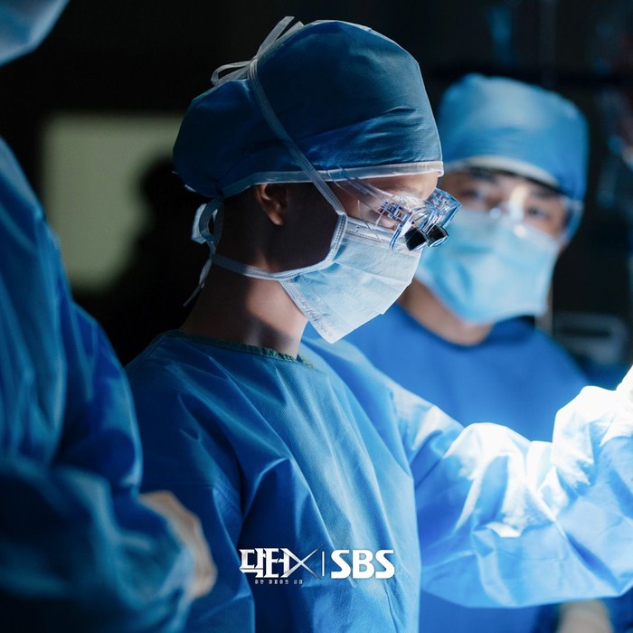 Penampilan Doctor X sebagai Gye Soo Jung di Doctor X.