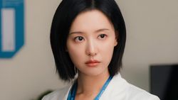 Potret Kim Ji Won Jadi Dokter Lawan Korupsi di Doctor X