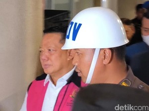 Video: Eks Jampidsus Febrie Diperiksa 10 Jam oleh Kejagung