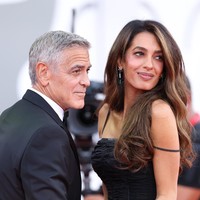 Amal Clooney Tampil Minimalis di Venice Film Festival, Perhiasannya Rp 7 Miliar