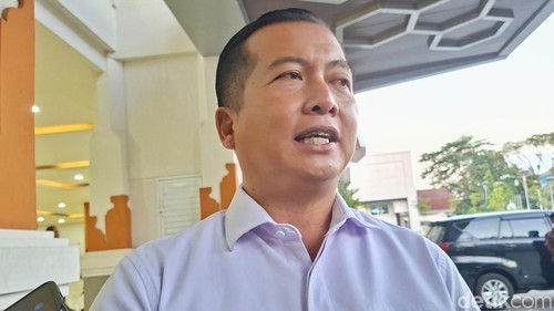 Gubernur NTB Lalu Muhamad Iqbalseusai rapat bersama KPK dan 10 bupati/wali kota di Mataram, Kamis (3/9/2026). (Foto: Ahmad Viqi/detikBali)