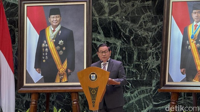 Gubernur Pramono Anung mengatakan pembangunan tanggul laut raksasan (giant sea wall) perlu untuk menangani ancaman rob dan penurunan tanah di Jakarta. (Adhfar/detikcom)