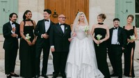 Saat menikah, Jacob Batalon memakai jas dan celana panjang hitam. Sementara Veronica Leahov tampak cantik dengan gaun putih. (Foto: dok Instagram lifeisaloha / thomasaudiffren)