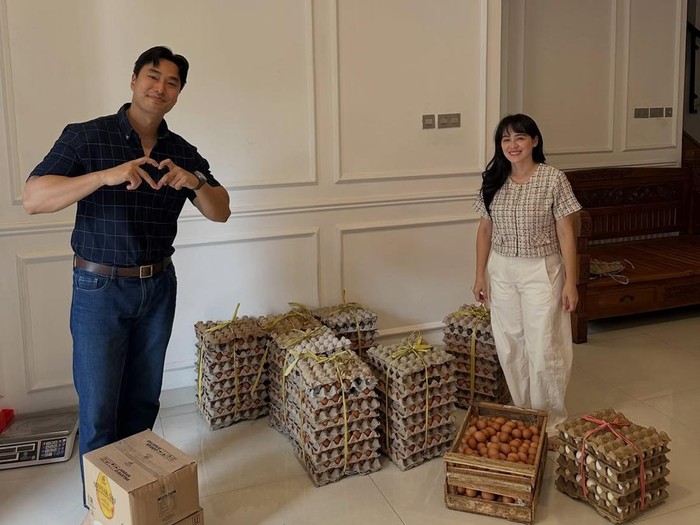 Jevier Justin jual telur ayam