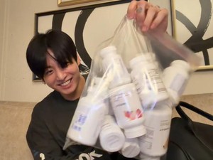 Jungkook BTS Pamer Minum Banyak Obat, Kondisi Kesehatan Jadi Perhatian ARMY