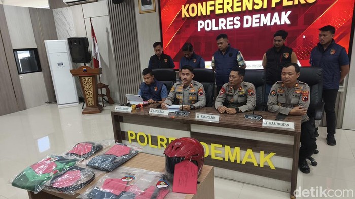 Kapolres Demak, AKBP Arrizal Samelino Gandasaputra, menjelaskan perkara kasus wanita terbakar di Demak Kamis (3/9/2026).