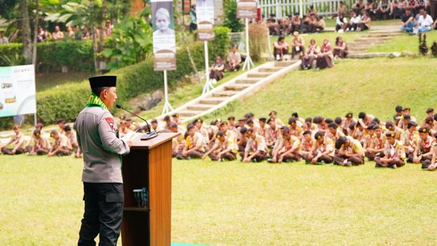 Kapolri Jenderal Polisi Listyo Sigit Prabowo menghadiri Apel Kebangsaan Kemah Nasional Pramuka Persatuan Ummat Islam (PUI) 2026 di Selabintana Camping Ground, Kabupaten Sukabumi, Jawa Bara