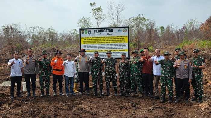 Lahan bekas karhutla di Rimbo Panjang, Kampar dipasang plang larangan aktivitas, Rabu (2/9/2026).