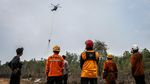 Lahan Gambut Banjar Terbakar, Petugas Berjibaku Jinakkan Api