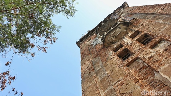 Menara Air Balai Yasa Manggarai di Jalan Menara Air, Jakarta Selatan, menjadi salah satu peninggalan bersejarah yang masih berdiri kokoh hingga kini. Bangunan tersebut dibangun pada 1918 pada masa pemerintahan Hindia Belanda.