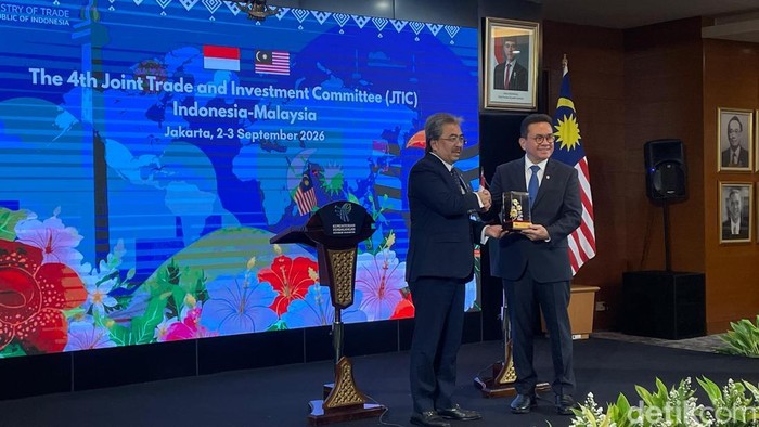 Menteri Perdagangan (Mendag) Budi Santoso bertemu dengan Menteri Investasi, Perdagangan, dan Industri Malaysia, Datuk Seri Johari Abdul Ghani