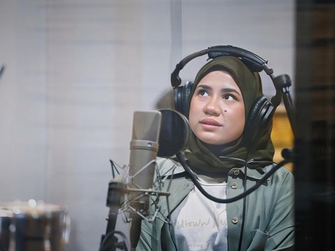 Mila Jirin Mila Jirin luncurkan Cukup Sudah Cukup