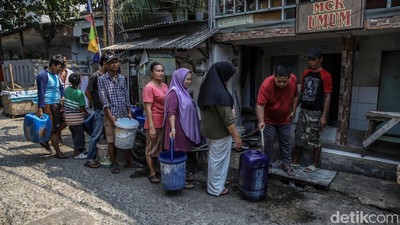 Miris! 25 Tahun Warga Pademangan Timur Menanti Jaringan Air Bersih