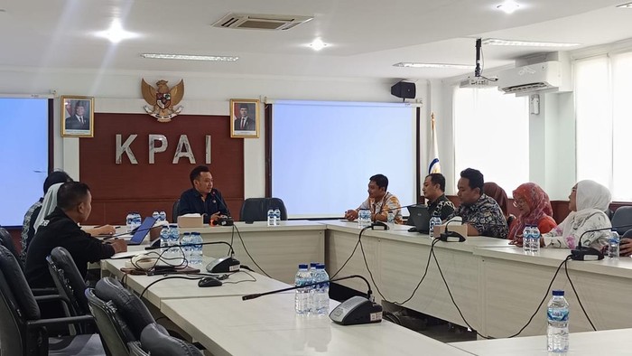 Ortu murid SDIP Pamulang ngadu ke KPAI (Shonya/detikcom)
