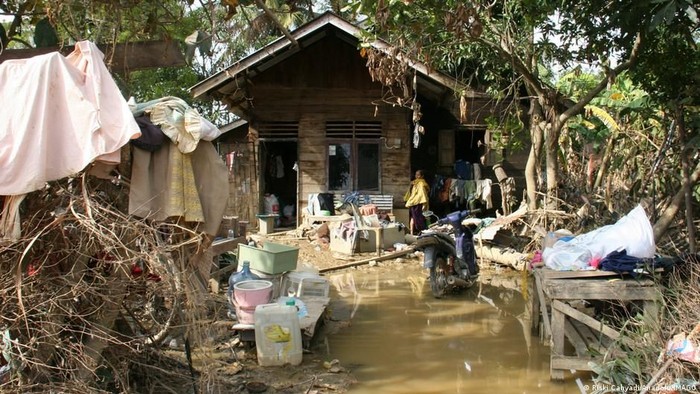 Krisis iklim akibat pemanasan global meningkatkan risiko bencana ekstrem, mulai dari banjir dan longsor (Riski Cahyadi/Anadolu/IMAGO)