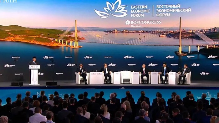 Presiden Prabowo Subianto saat menyampaikan pidato dalam Eastern Economic Forum (EEF) ke-11 di Vladivostok, Rusia, Kamis (3/9/2026).
