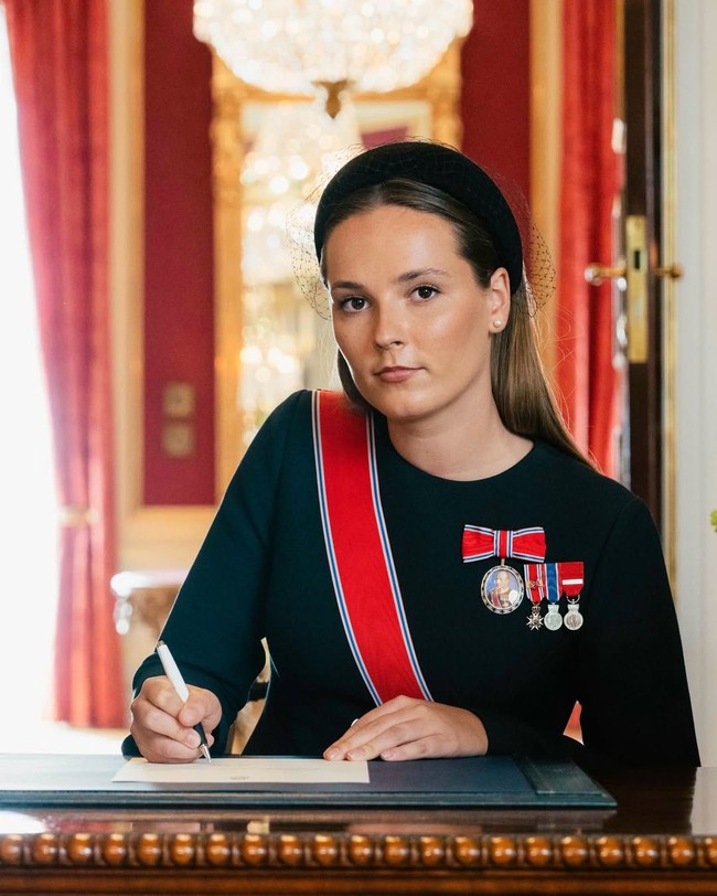 Putri Ingris baru saja memulai semester baru di Universitas Oslo setelah sempat kuliah di Universitas Sydney untuk belajar hubungan internasional dan ekonomi politik. Awal tahun ini, ia kembali ke Norwegia untuk lebih dekat dengan keluarga yang sakit, termasuk ibunya yang baru menjalani transplantasi paru-paru. Foto: Instagram @detnorskekongehus