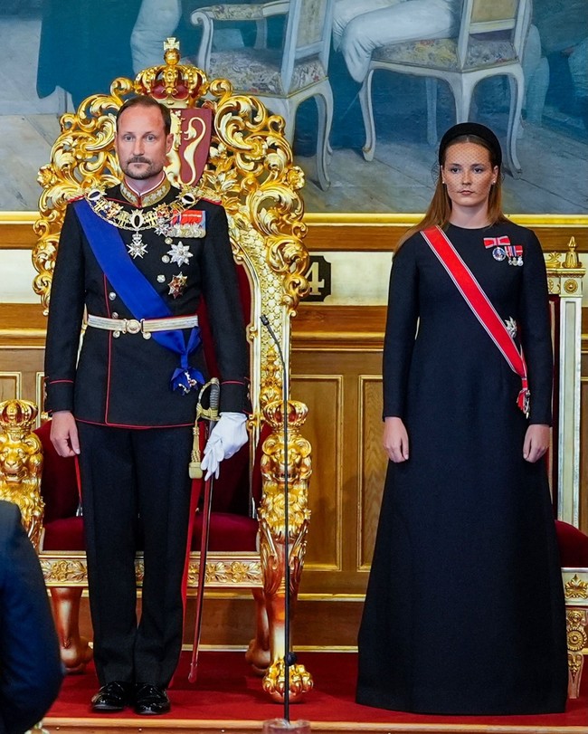 Ingrid Alexandra menoreh sejarah sebagai pewaris takhta karena beberapa alasan. Dalam sejarah kerajaan modern Norwegia, ia merupakan calon ratu pertama yang berusia lebih dari 18 tahun pada saat suksesi terjadi. Foto: Instagram @detnorskekongehus