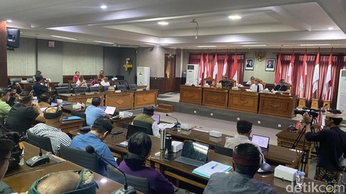 Rapat Banggar DPRD dengan TAPDKarangasem di ruang rapat gabungan DPRDKarangasem, Kamis (3/9/2026). (Foto: I Wayan Selamat Juniasa/detikBali)