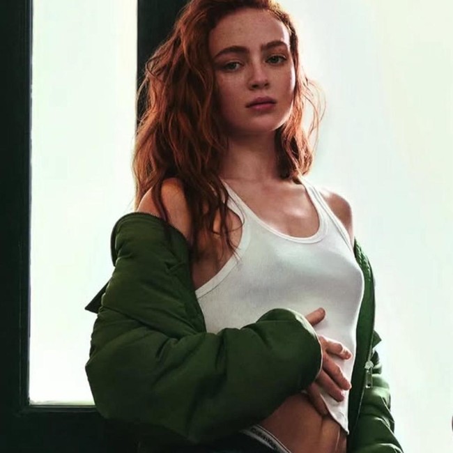 Gaya Sadie Sink Jadi Model Calvin Klein, Tampil Menggoda Pakai Celana Jeans