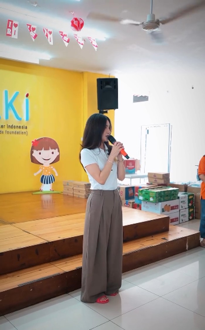 Sarwendah Rayakan Ultah dan Berbagi Kue di Yayasan Anak Kanker